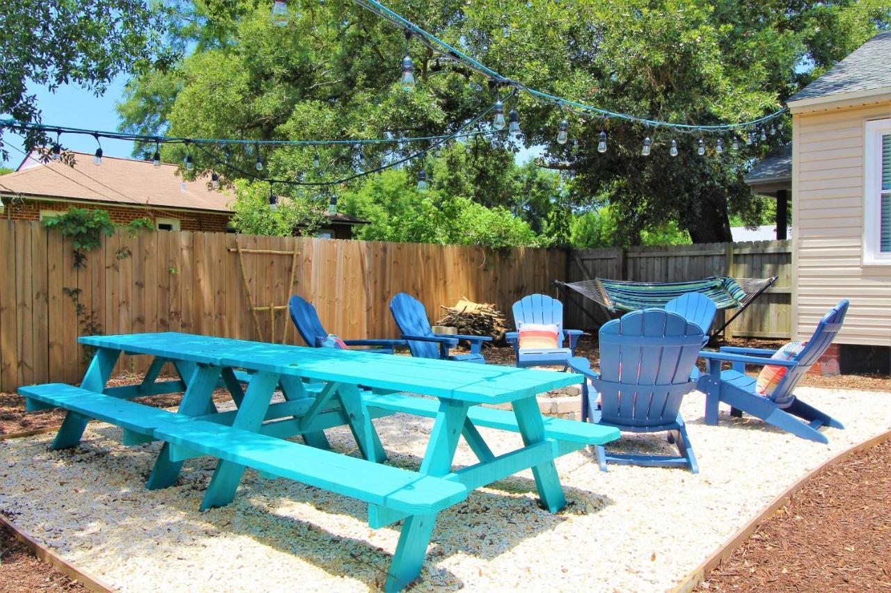 Beachy Bungalow For Family Fun! Walk To Beach! 펜사콜라 외부 사진
